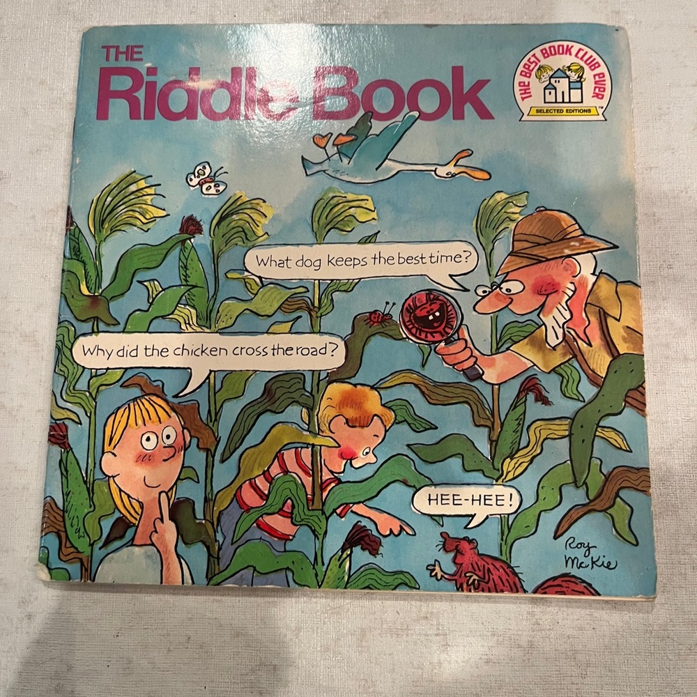 Vintage 1978 “The Riddle Book” by Roy McKie. Paperback